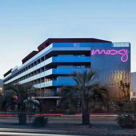 Moxy La Ciotat Hotel Bagian luar foto