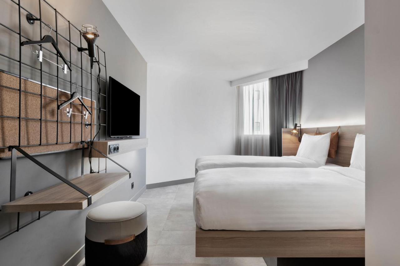 Moxy La Ciotat Hotel Bagian luar foto
