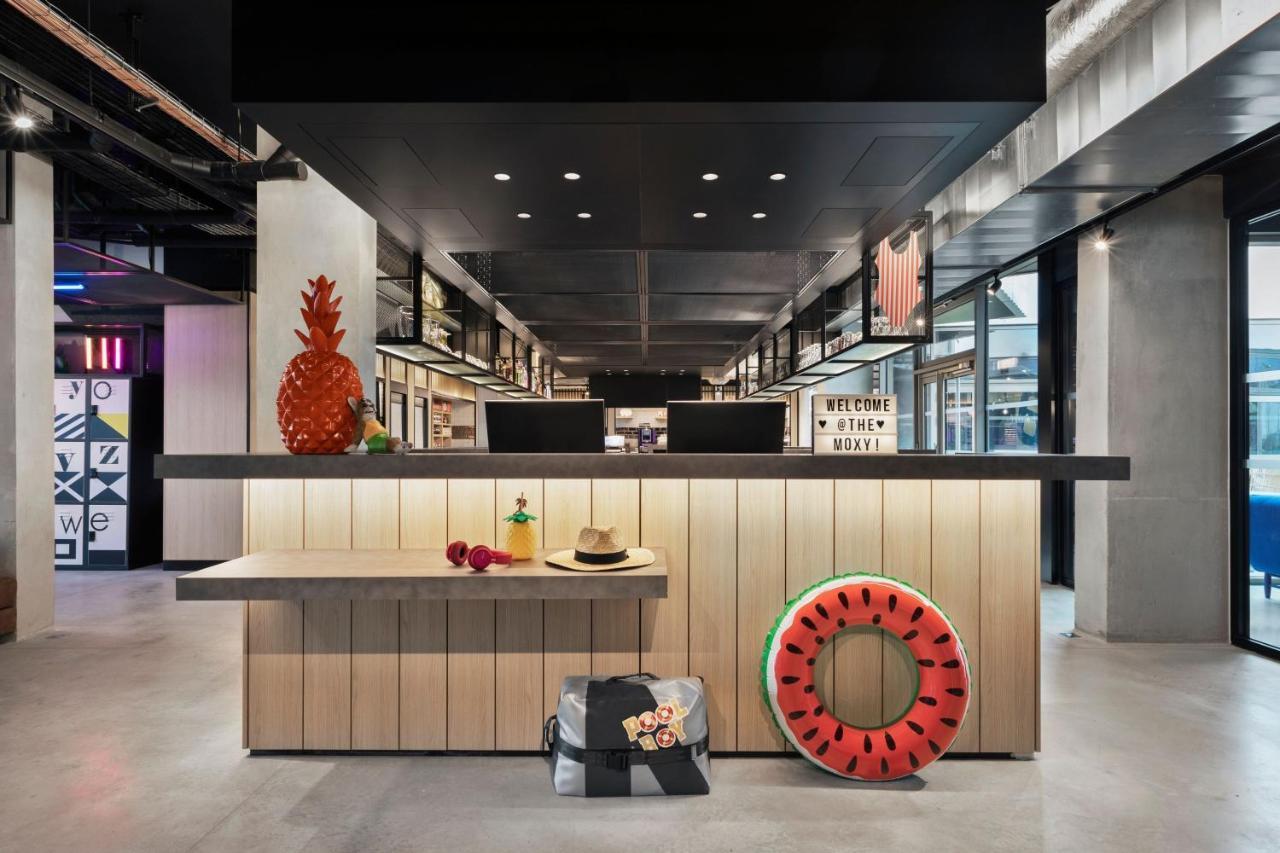 Moxy La Ciotat Hotel Bagian luar foto