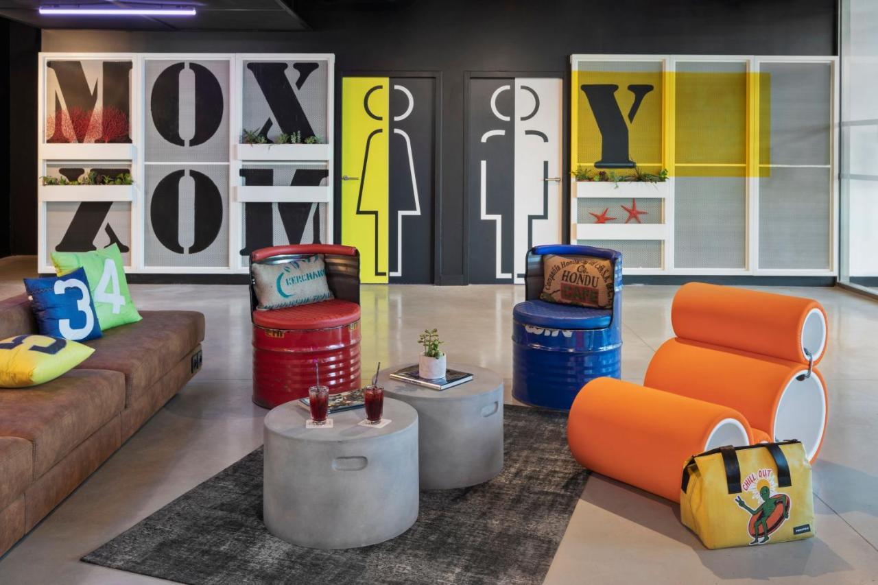 Moxy La Ciotat Hotel Bagian luar foto
