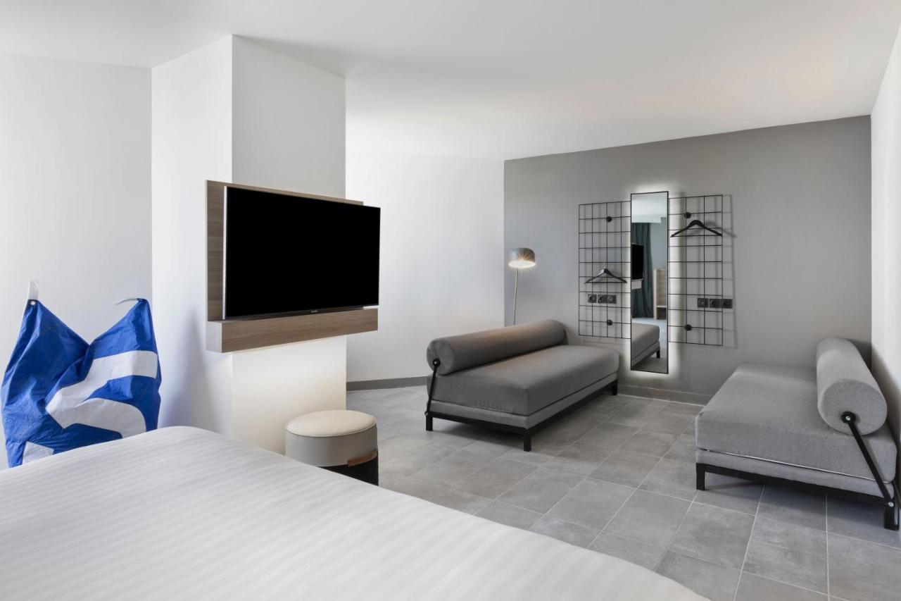 Moxy La Ciotat Hotel Bagian luar foto