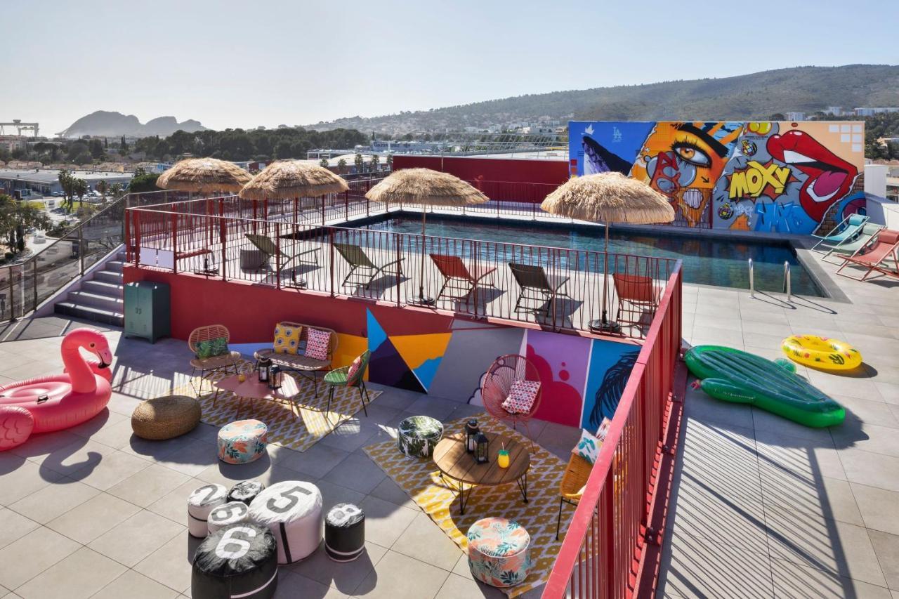 Moxy La Ciotat Hotel Bagian luar foto