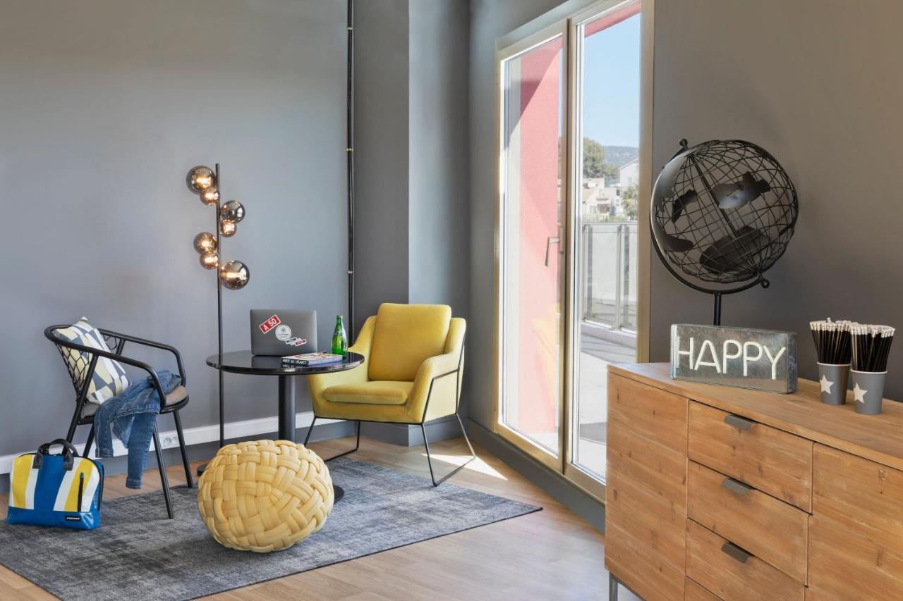 Moxy La Ciotat Hotel Bagian luar foto
