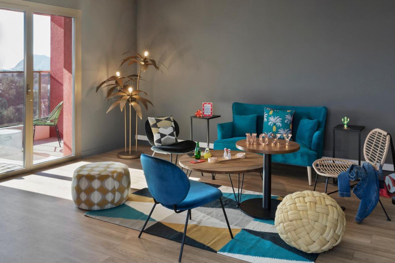 Moxy La Ciotat Hotel Bagian luar foto