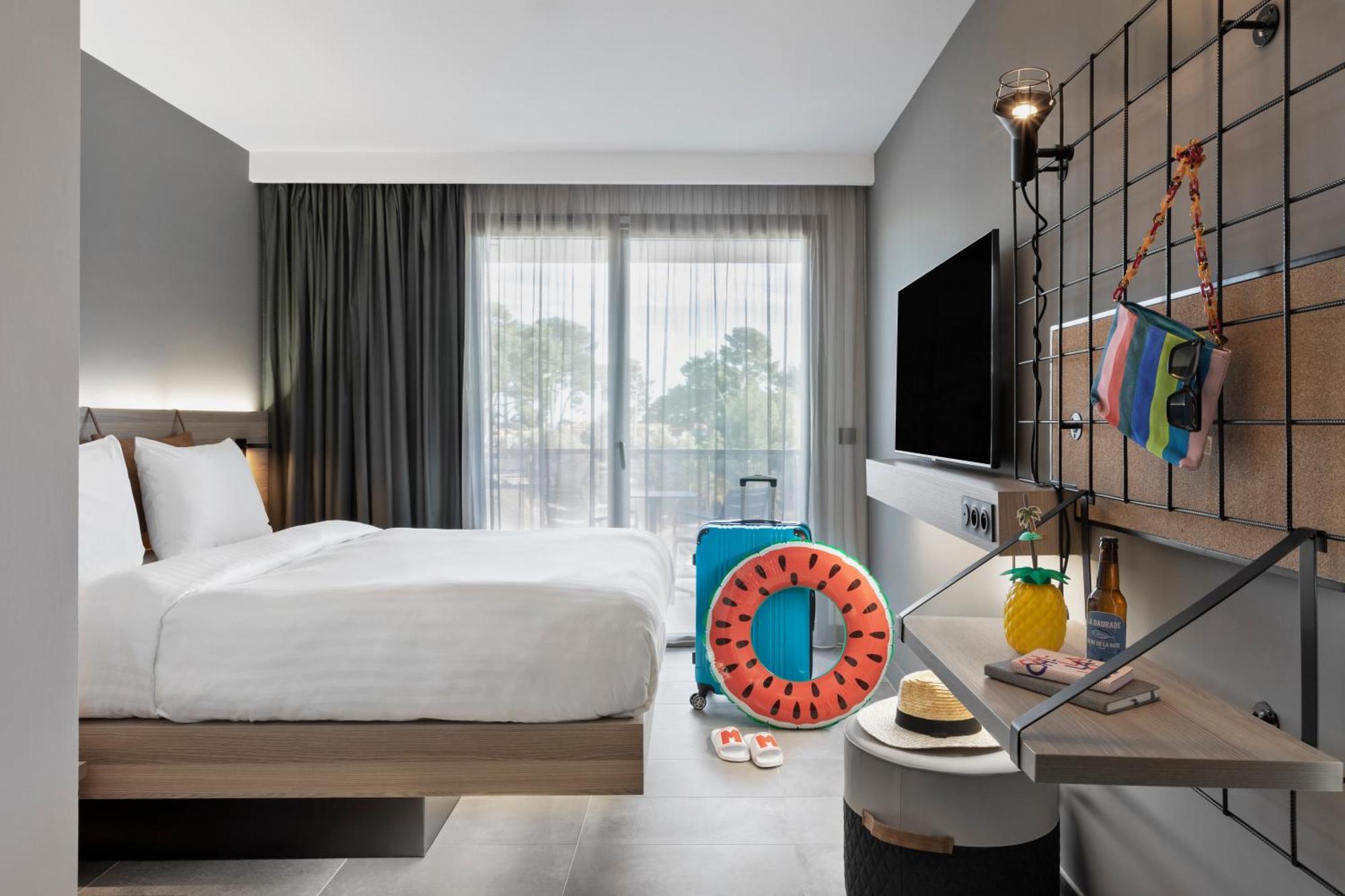 Moxy La Ciotat Hotel Bagian luar foto