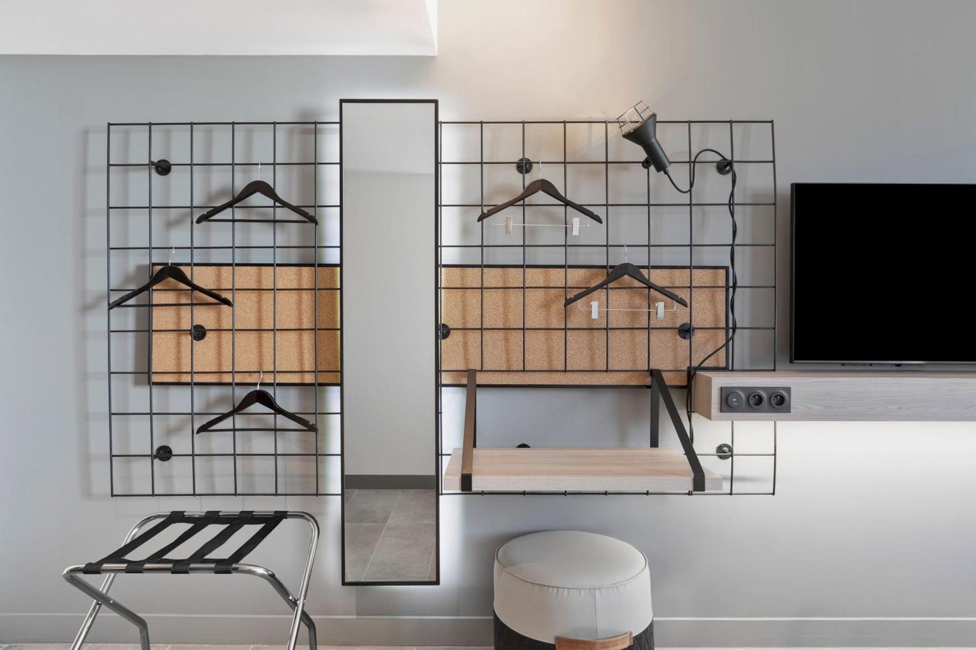 Moxy La Ciotat Hotel Bagian luar foto