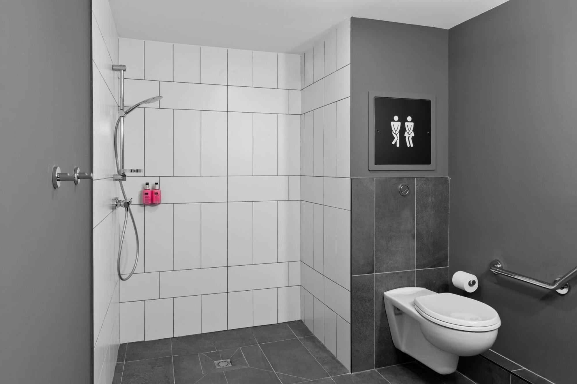 Moxy La Ciotat Hotel Bagian luar foto