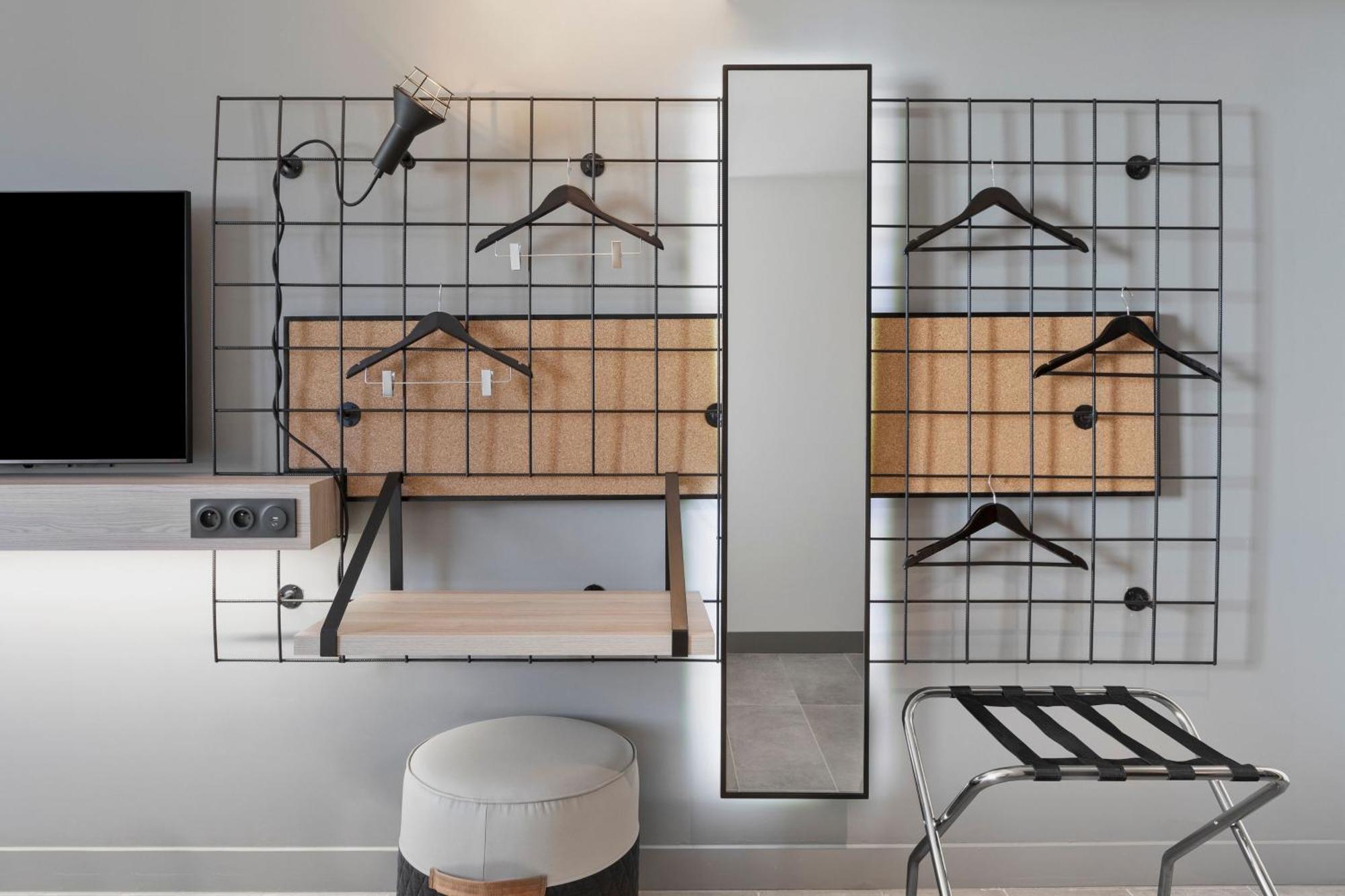 Moxy La Ciotat Hotel Bagian luar foto