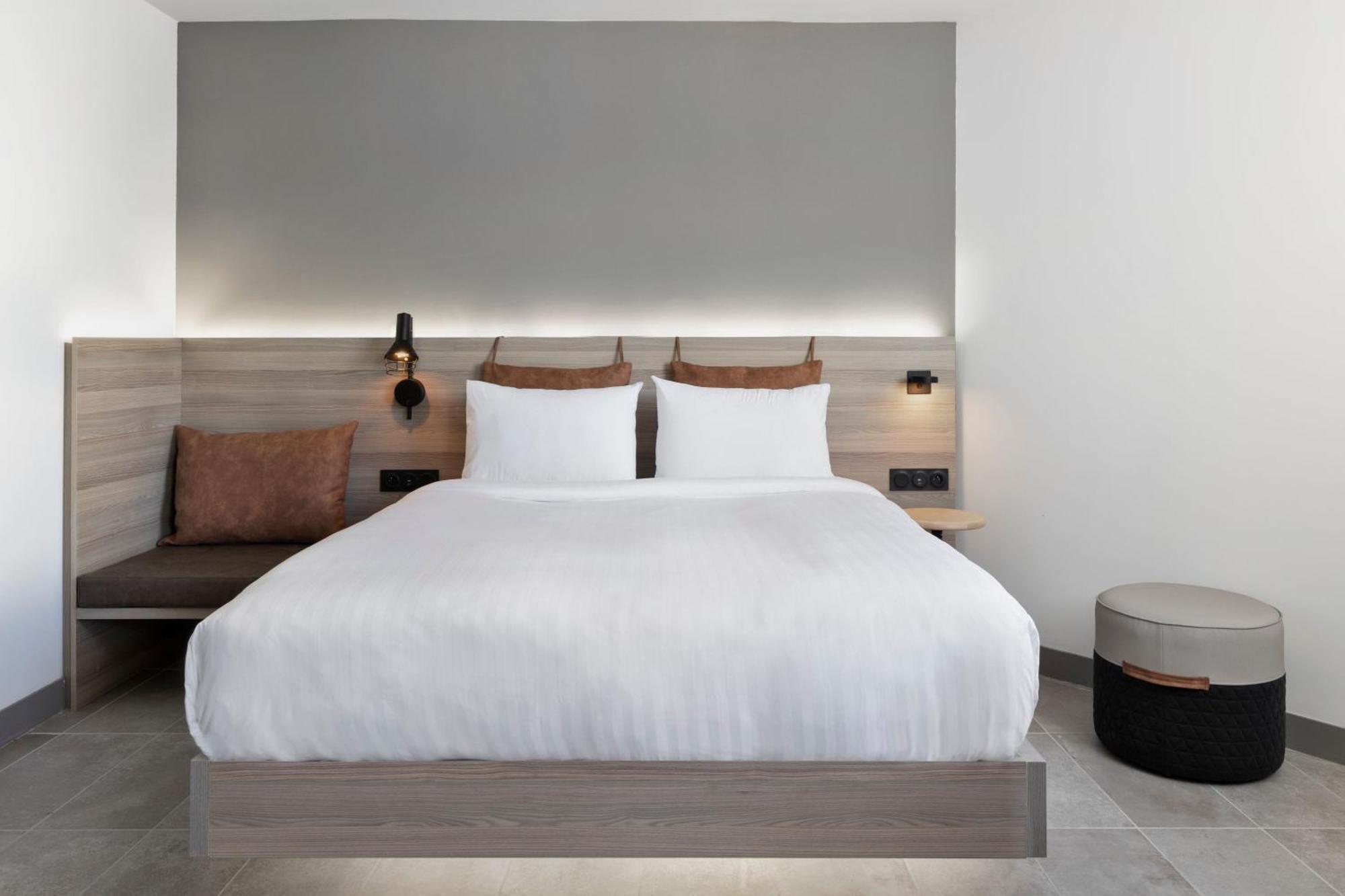 Moxy La Ciotat Hotel Bagian luar foto